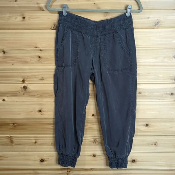 Athleta Women's Pants 4 Gray Benicia Capri Flint Gray Active Crops 21" Inseam - Picture 1 of 11